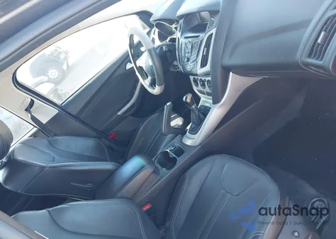 2014 Ford Focus Se z USA, uszkodzony, nr VIN 1FADP3K27EL192803